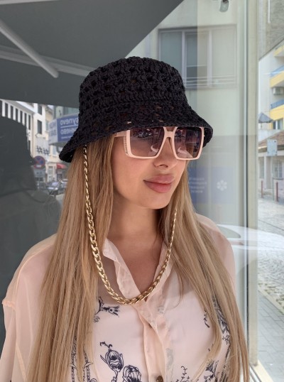 Черна плетена шапка със синджир